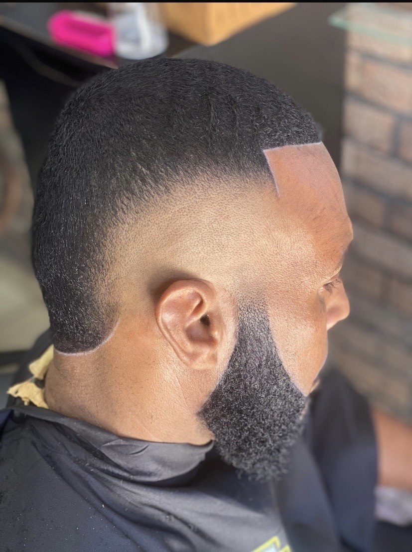 Corte com barba desenhada