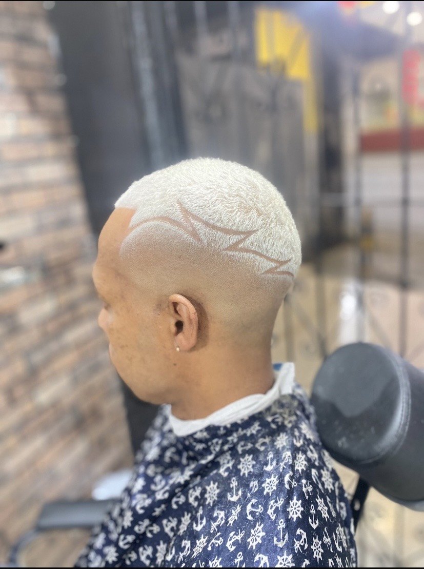 Corte platinado com desenho
